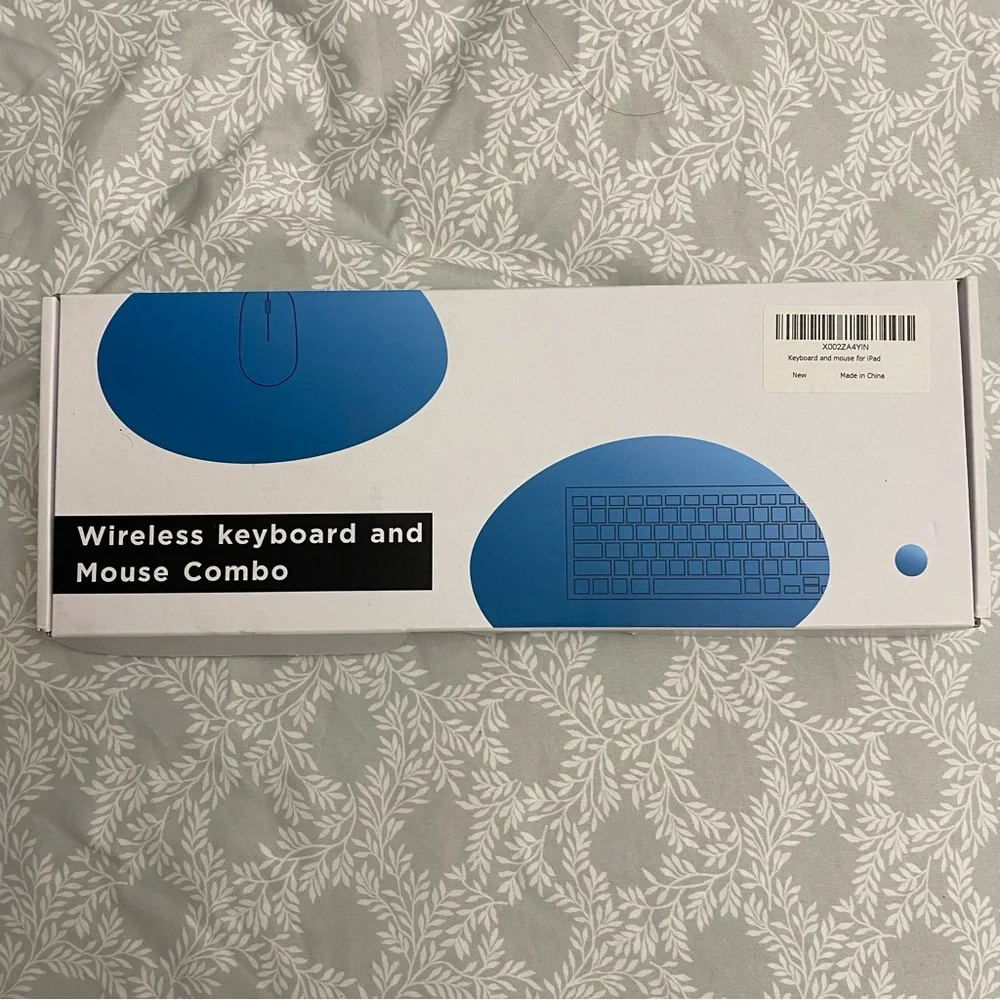 NWT Wireless Keyboard and Mouse Set